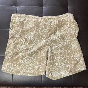 Swim trunks Hawaiian print